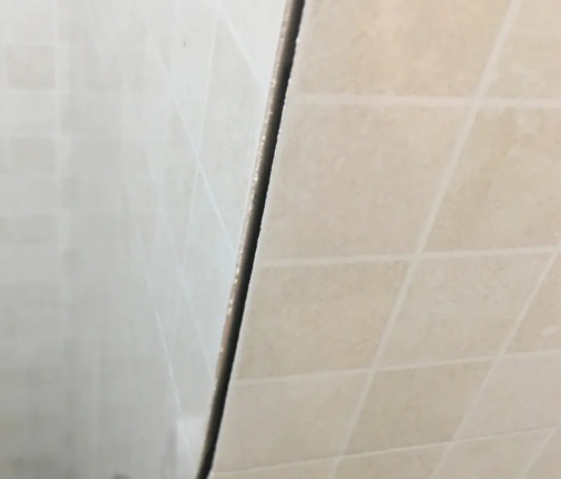 揭阳市瓷砖空鼓维修公司分享阳台瓷砖脱落的修复过程可以分为以下几个步骤