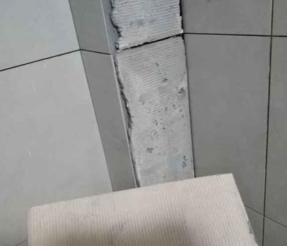 揭阳市瓷砖空鼓维修公司分享下厨房瓷砖脱落的补救措施。